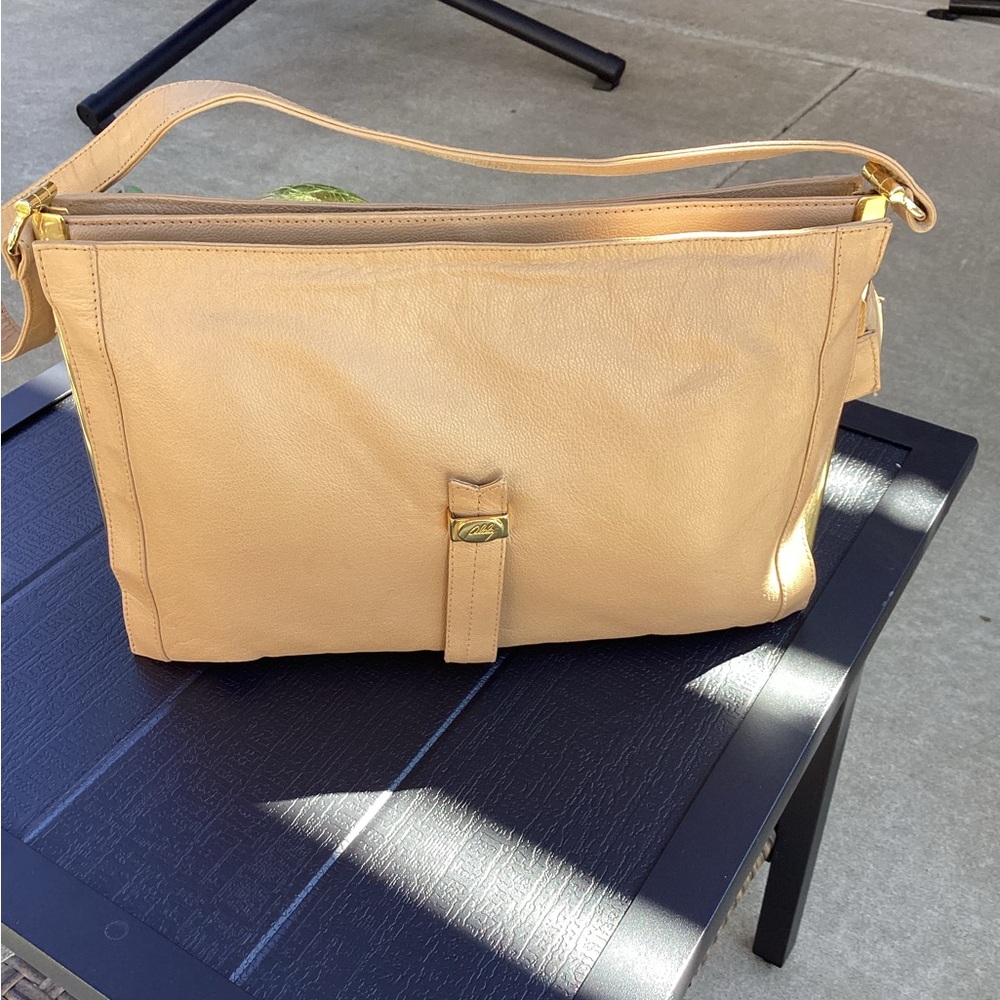 Elegant Tan Leather Shoulder Bag
